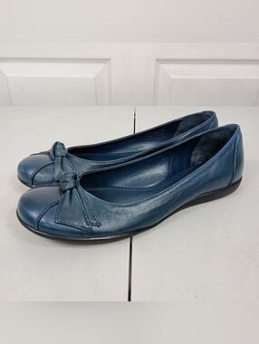 Gianni Bini Ballet Flats 8.5 Womens Blue Leather Bow Toe Shoes Knot Alone